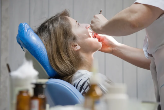 4 Problems An Extra Tooth Can Cause During Dental Development